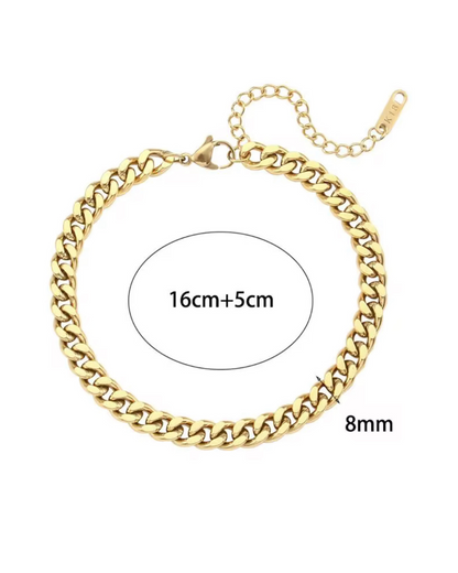 Luxe Link Bracelet in 18k gold plating over stainless steel. A luxury chain bracelet for women with a bold, stylish design that transitions from casual to dressy looks. 